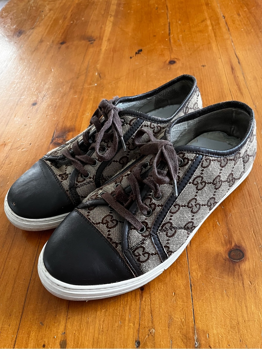 GUCCI GG Supreme Low Top Monogram Brown Canvas and Leather Sneakers
